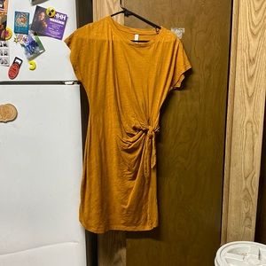 Large women’s body con dress, tailored around a curvy hip